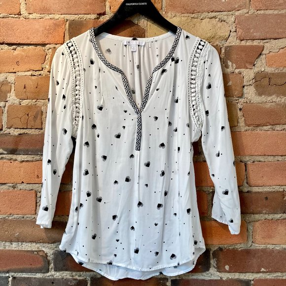 D2R White & Black Heart-Shaped Pattern Top with Lace Detailing.  Size: Small - Picture 1 of 10